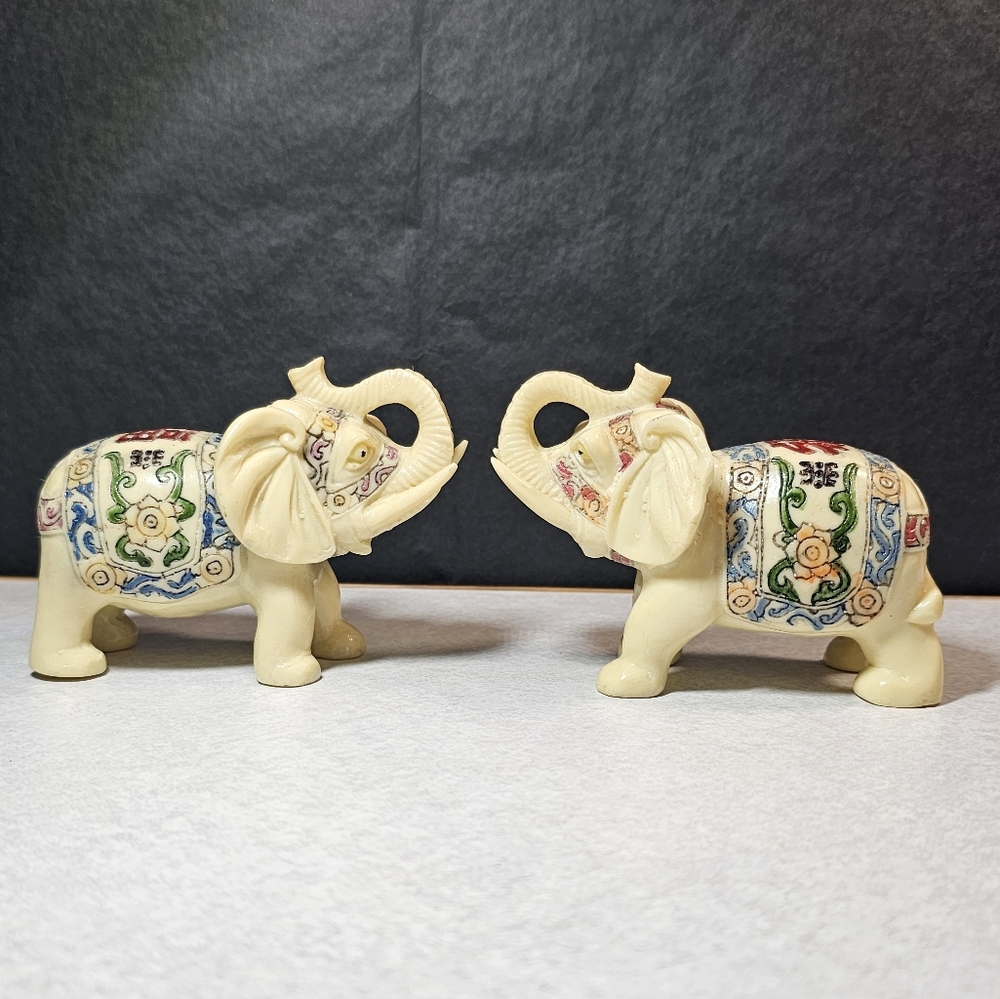 💥 SOLD 💥 Intricate Cream Elephant Figurines with Colorful Patterns - Picture 2 of 12
